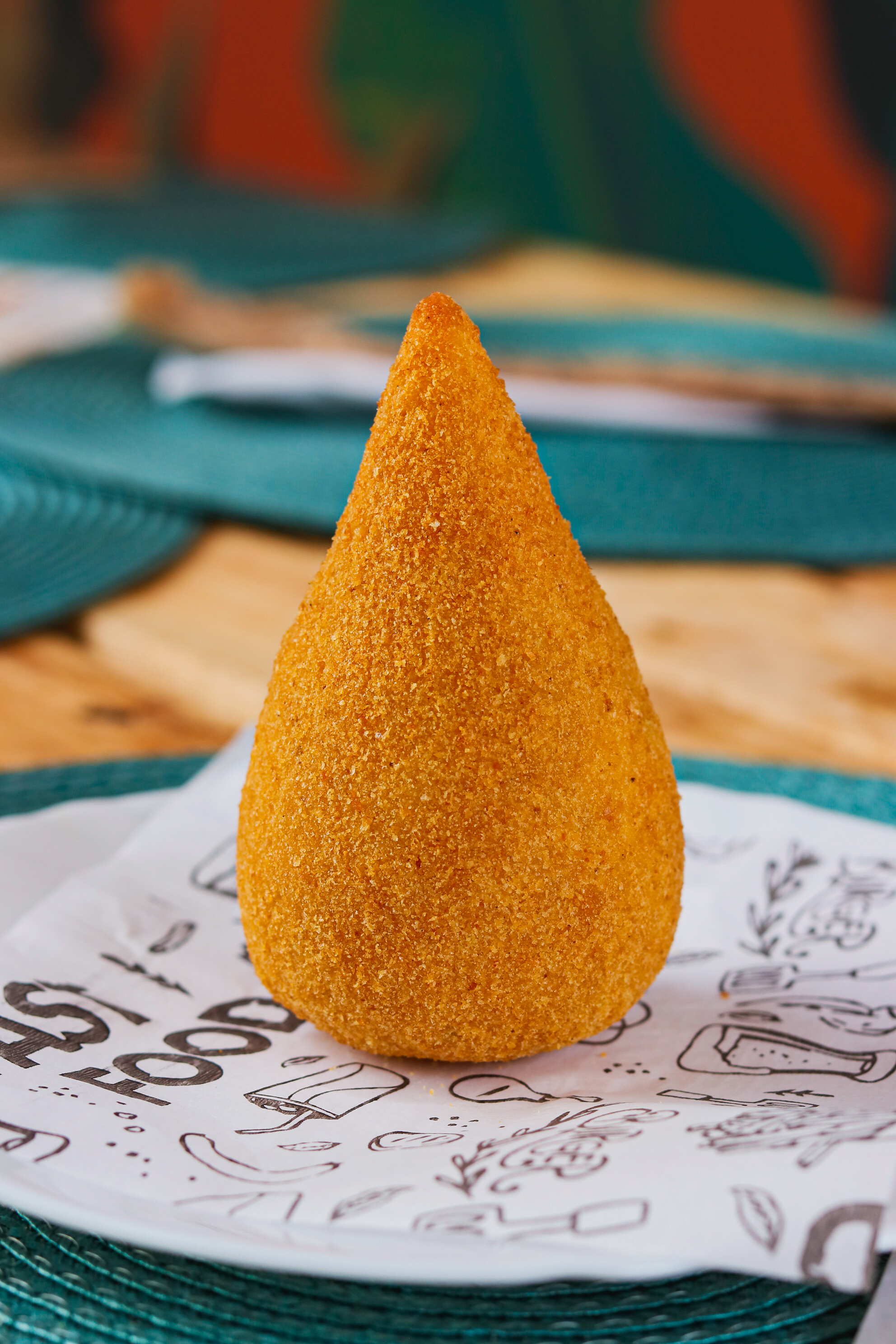 Coxinha Bendita servida individualmente, perfeita e crocante